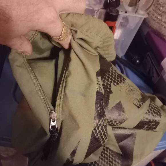 GREEN NIKE DRAWSTRING BAG AND NIKE TRACK AND FIELD SHOEBAG - Picture 7 of 14